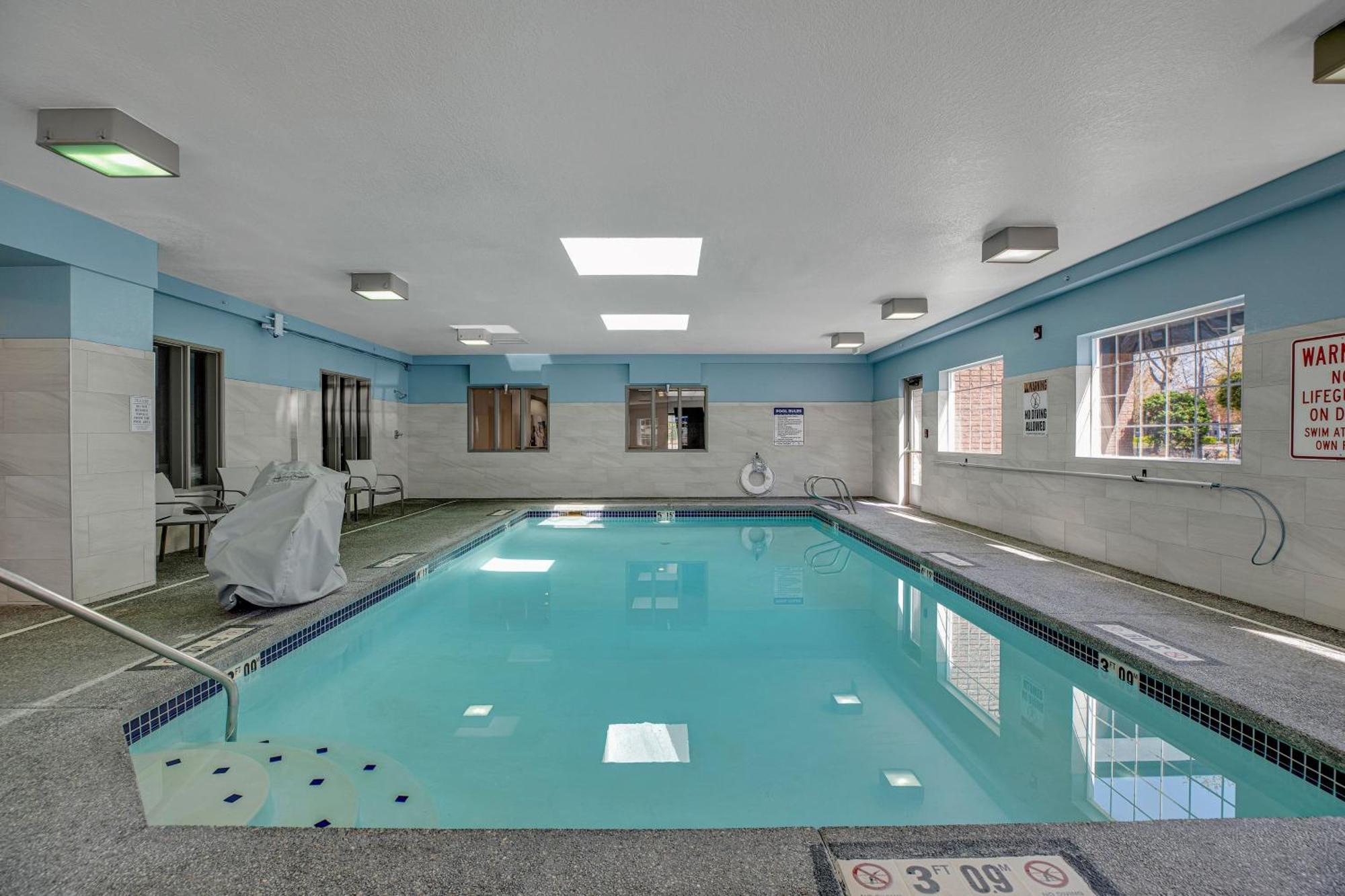 Holiday Inn Express Hotel & Suites Portland - Jantzen Beach By Ihg Esterno foto
